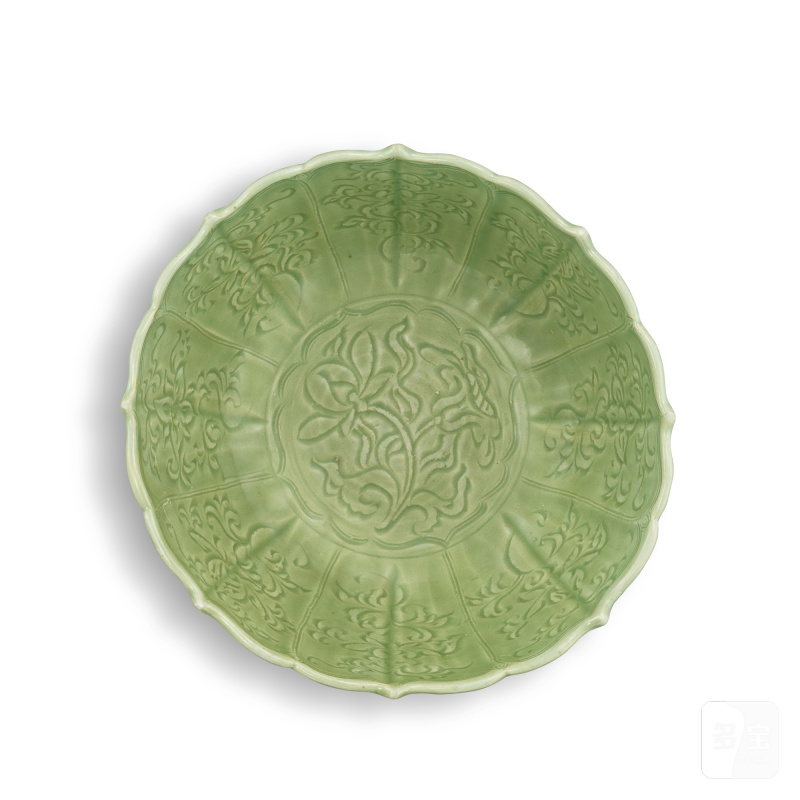 A large Longquan celadon-glazed 'floral' bowl, Ming dynasty | 明 龍泉窰青釉花卉紋花口盌